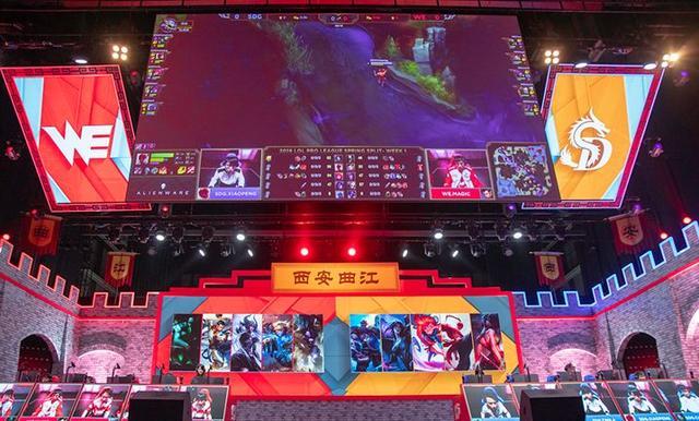 鞋类及配饰 鞋类及配饰