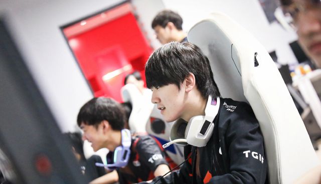 迷和媒体紧 迷和媒体紧